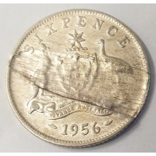 AUSTRALIA 1956 . SIXPENCE . AMAZING ERROR . PLANCHET FLAW